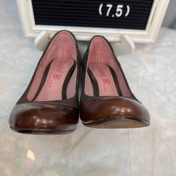 CHANII B Brown Leather w Suede Ruffle Trim and Gold Accent Heels- 7.5 - Picture 8 of 12